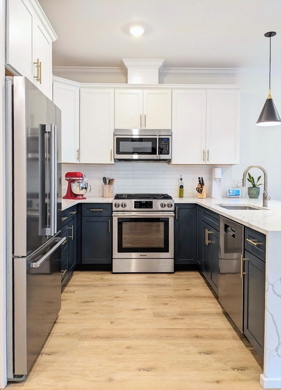 4281 Washington, Roslindale