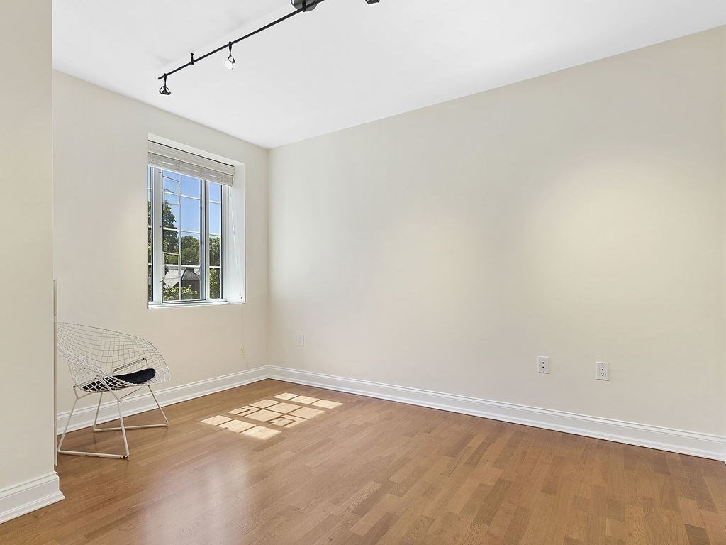 20 Chapel St, Longwood