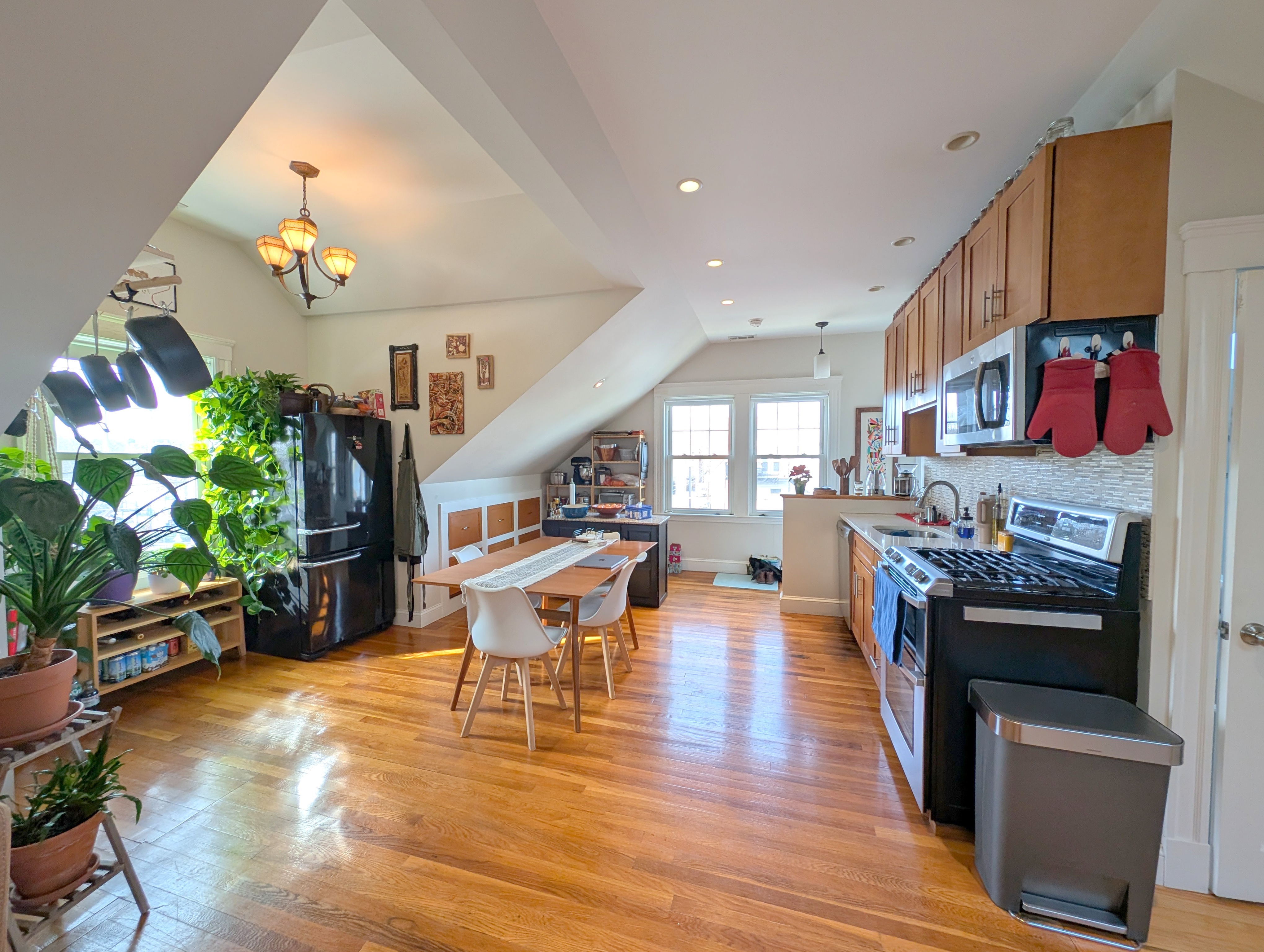 472 Main St, Medford