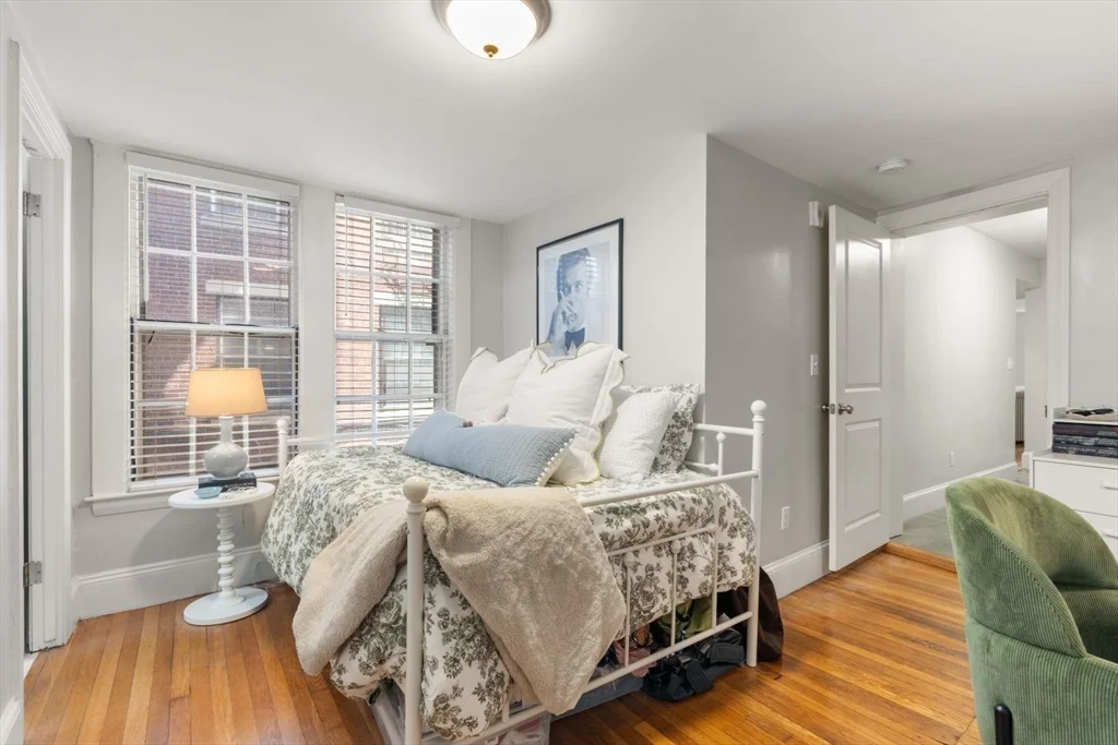 62 West Cedar St, Beacon Hill