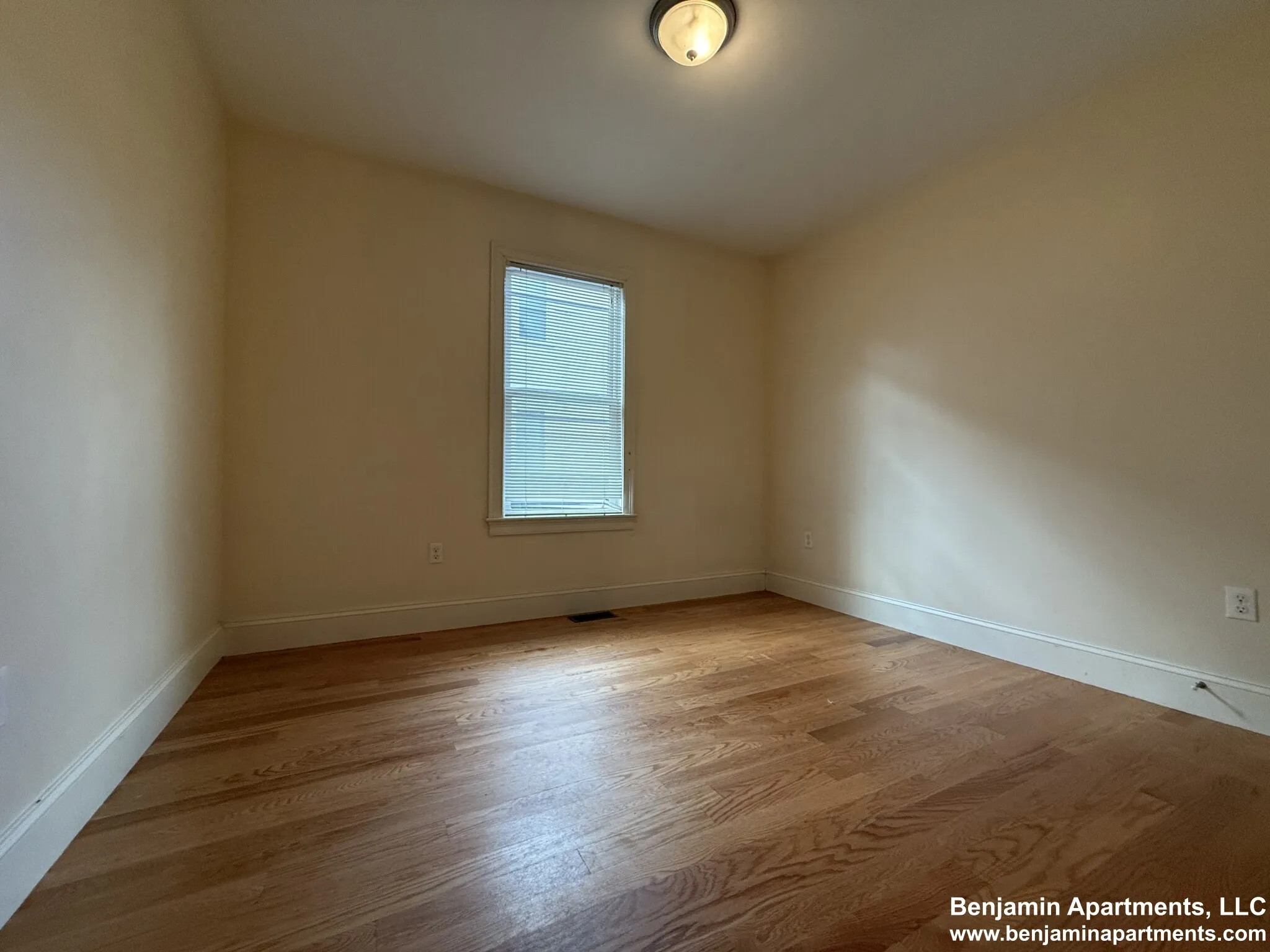 35 Pratt St, Allston