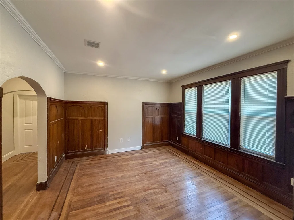 51 Pasadena, Dorchester
