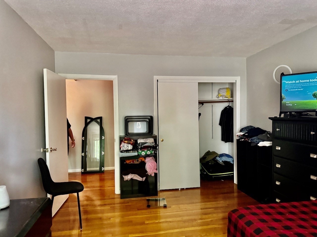 10 Linda Ln, Dorchester