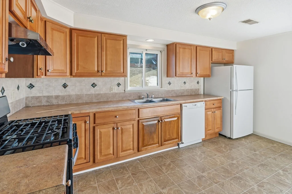 312 Rivet St, New Bedford