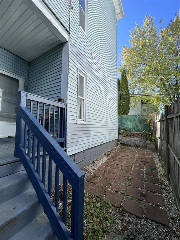 5 Freeland Ter, Worcester
