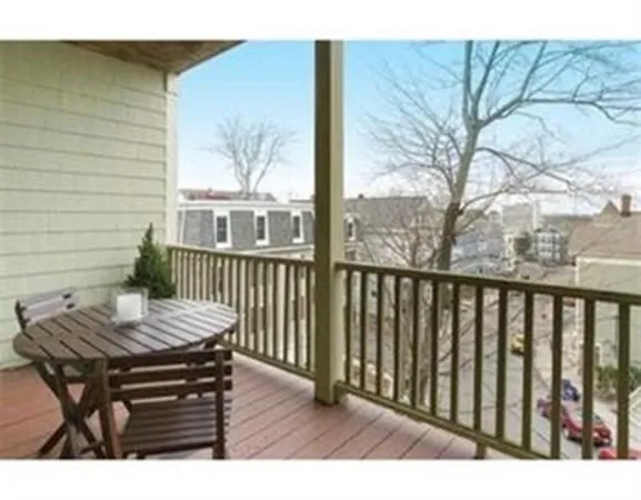 7 Iroquois St, Mission Hill