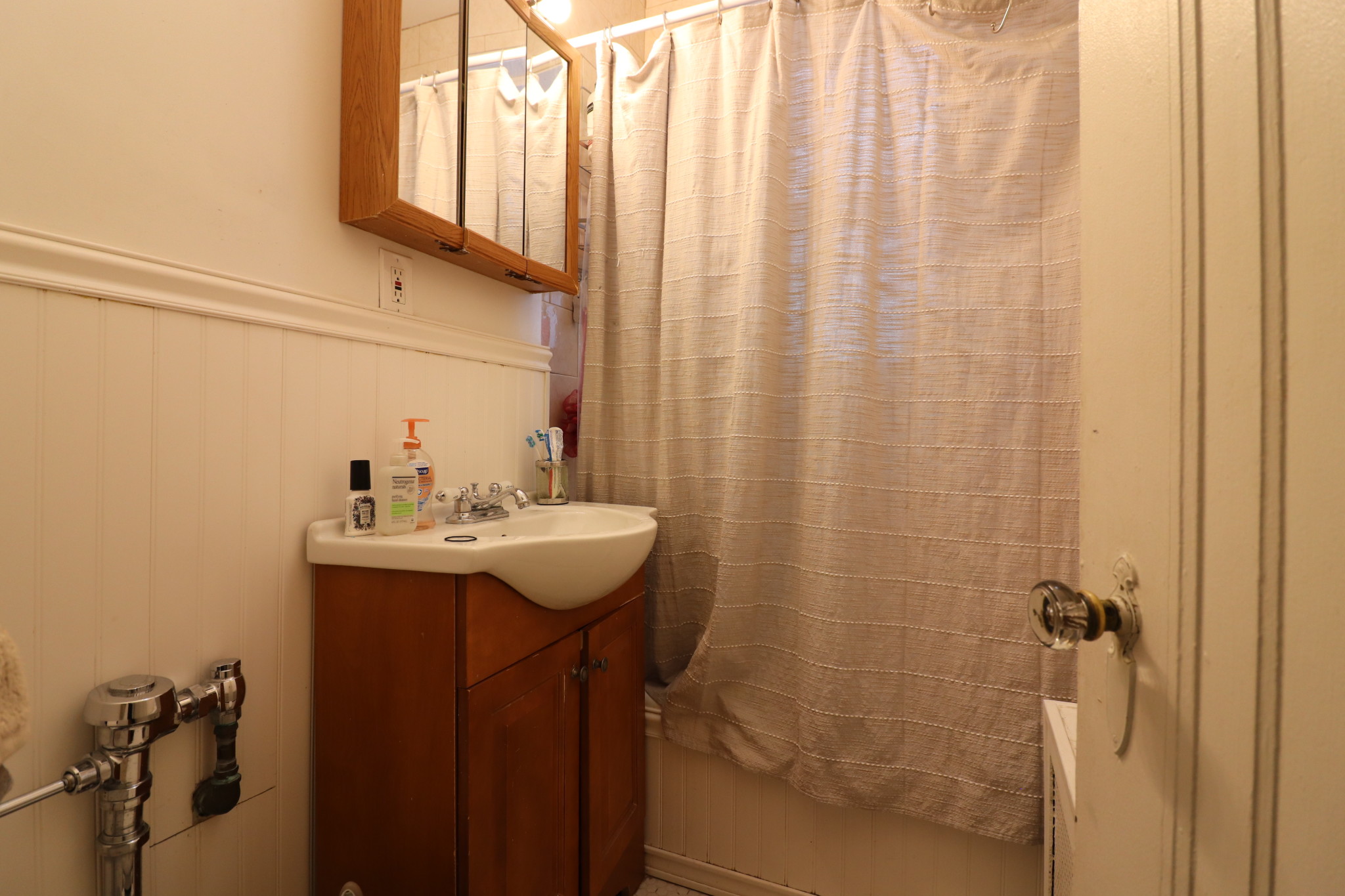 2001 Commonwealth Ave, Brighton