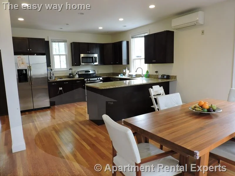 35 Roberts Rd, Harvard Square