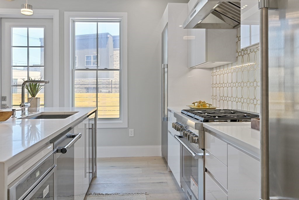 88 Dover St, Davis Square