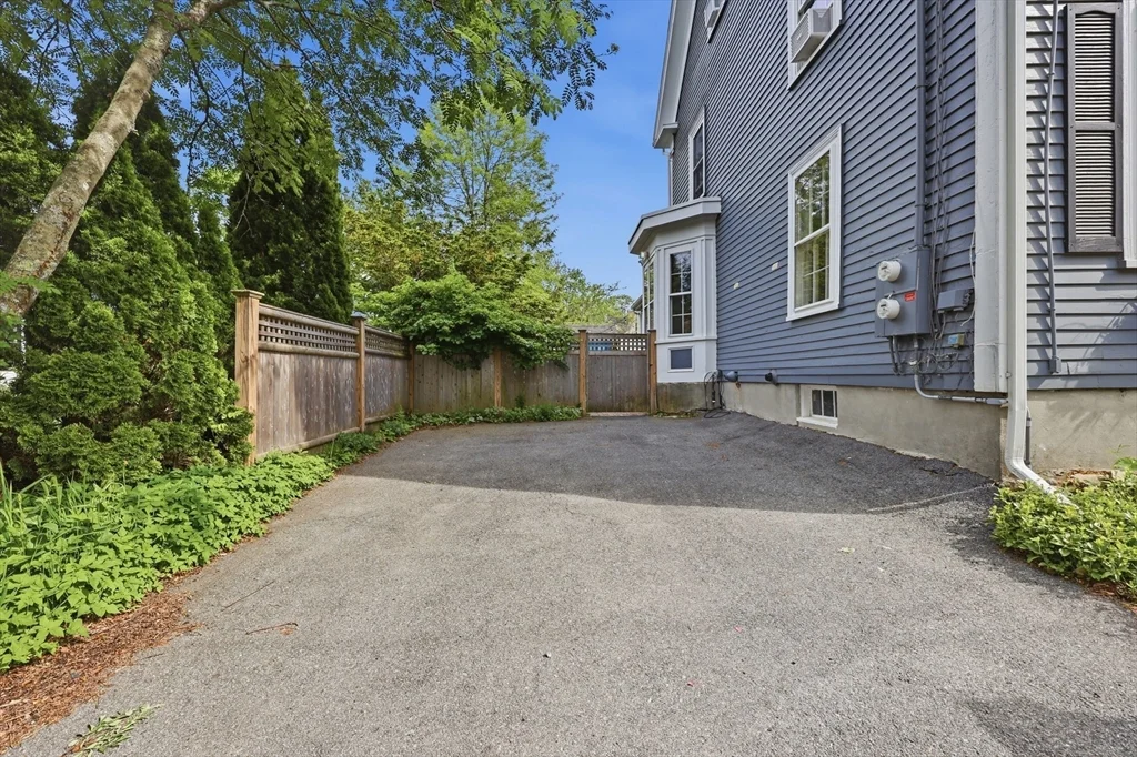 37 Marlboro St, Newburyport