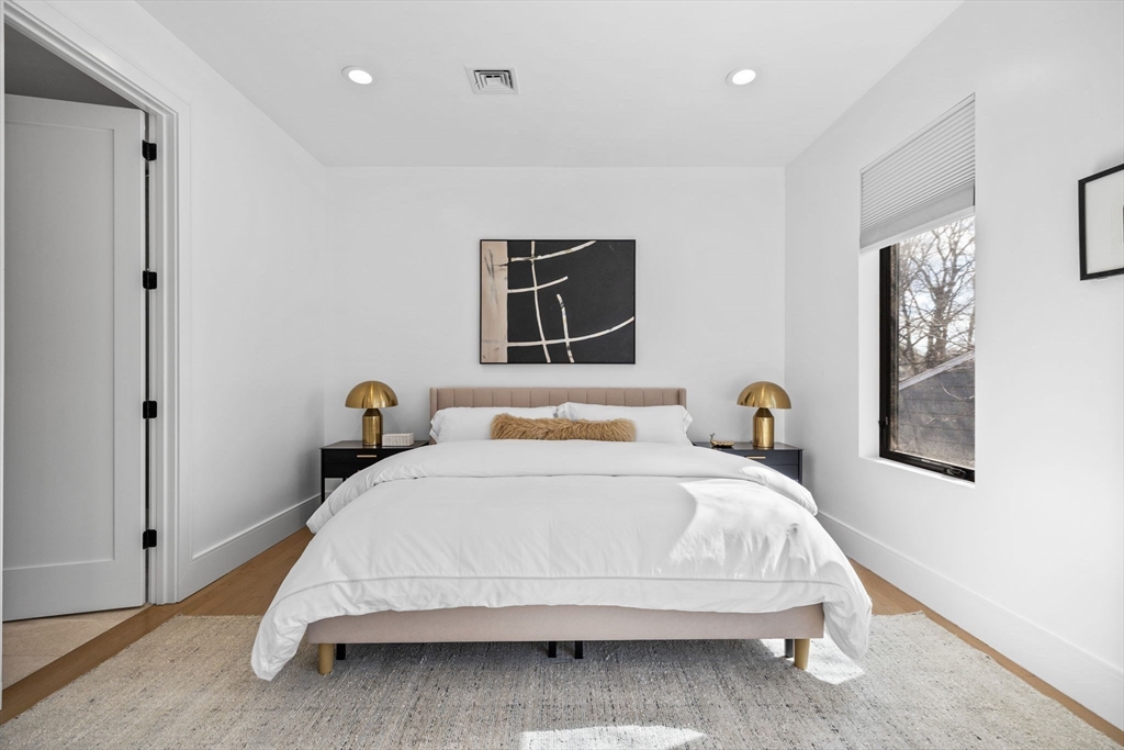 706 Saw Mill Brook Pkwy, Newton Center