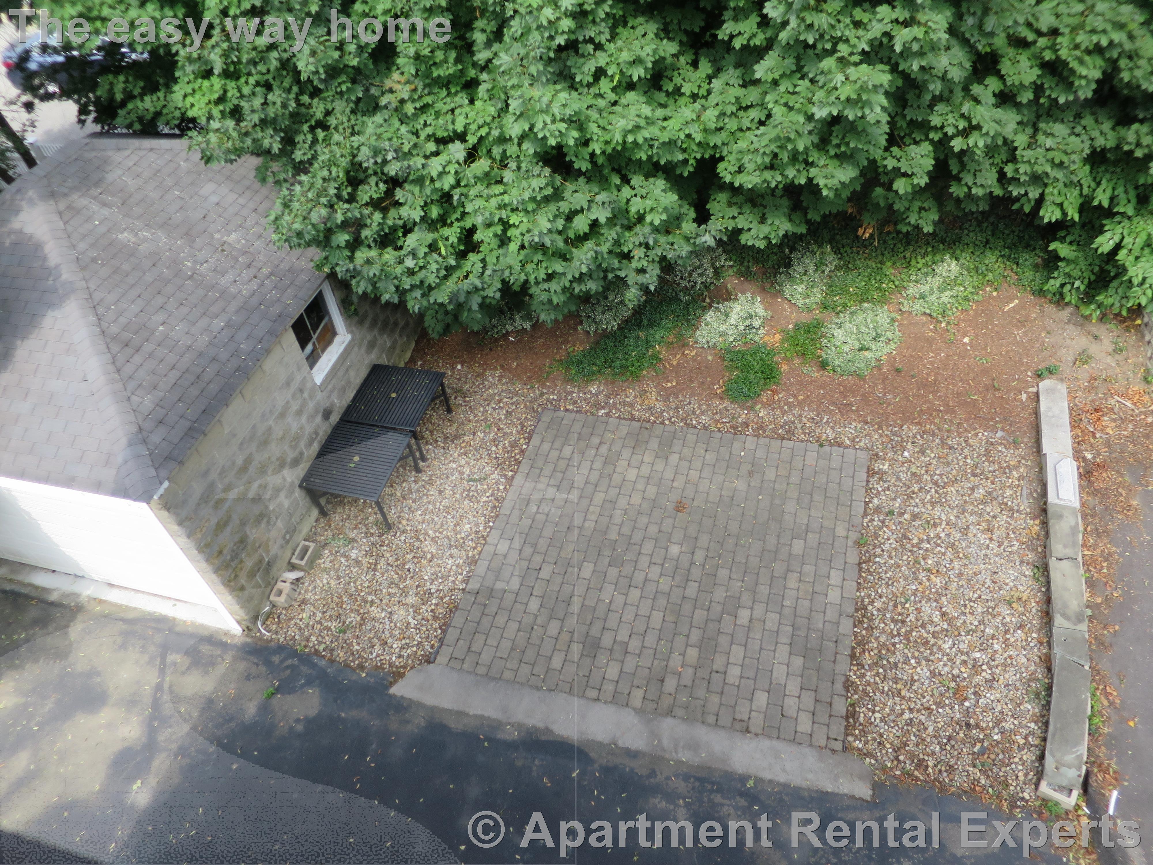 50 Oxford Ave, Belmont Line