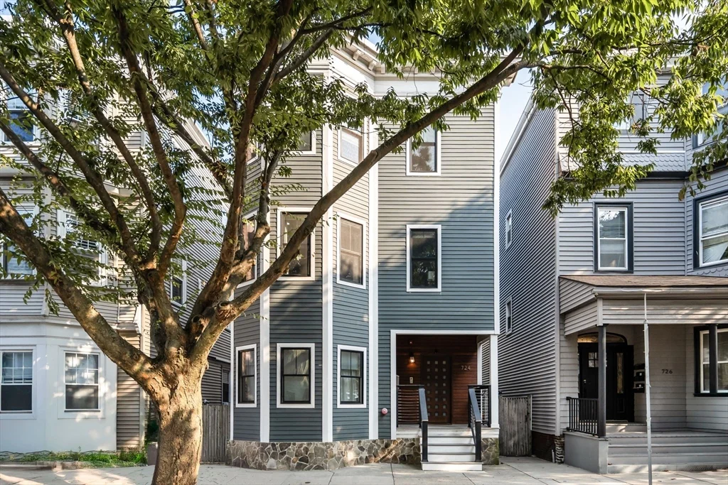 724 E 2nd St, South Boston