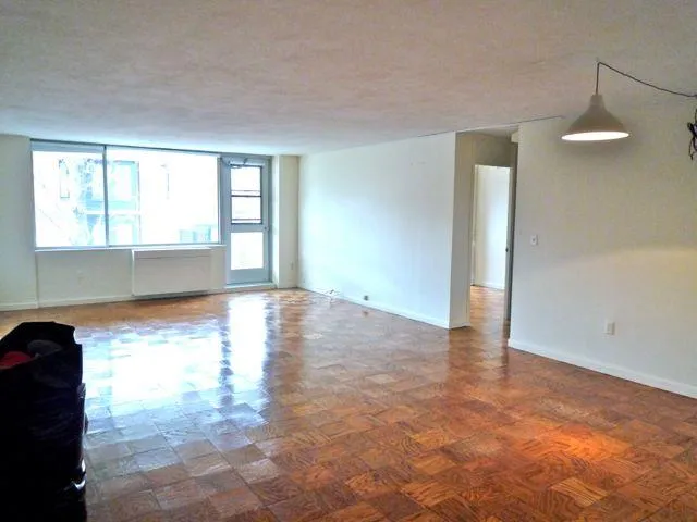 101 Monmouth St, Longwood