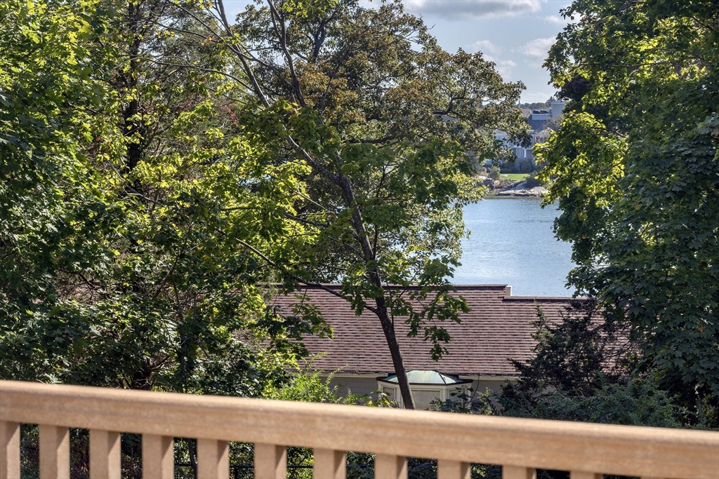 75 Nichols Rd, Cohasset