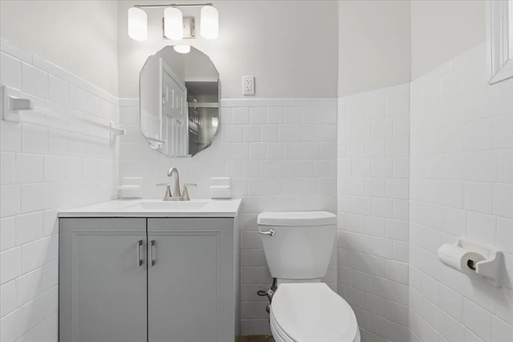 715 Truman Pkwa, Hyde Park