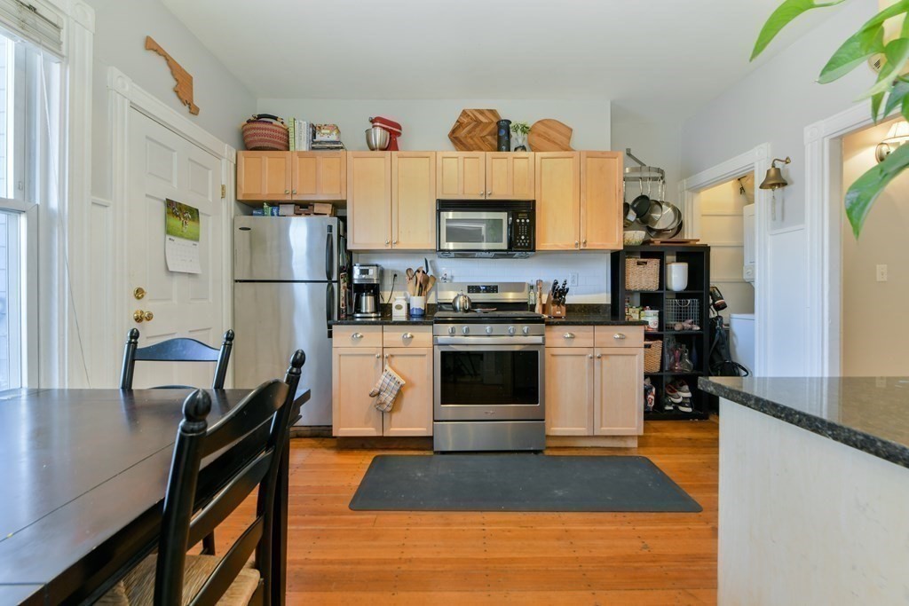 240 W 5th St, South Boston