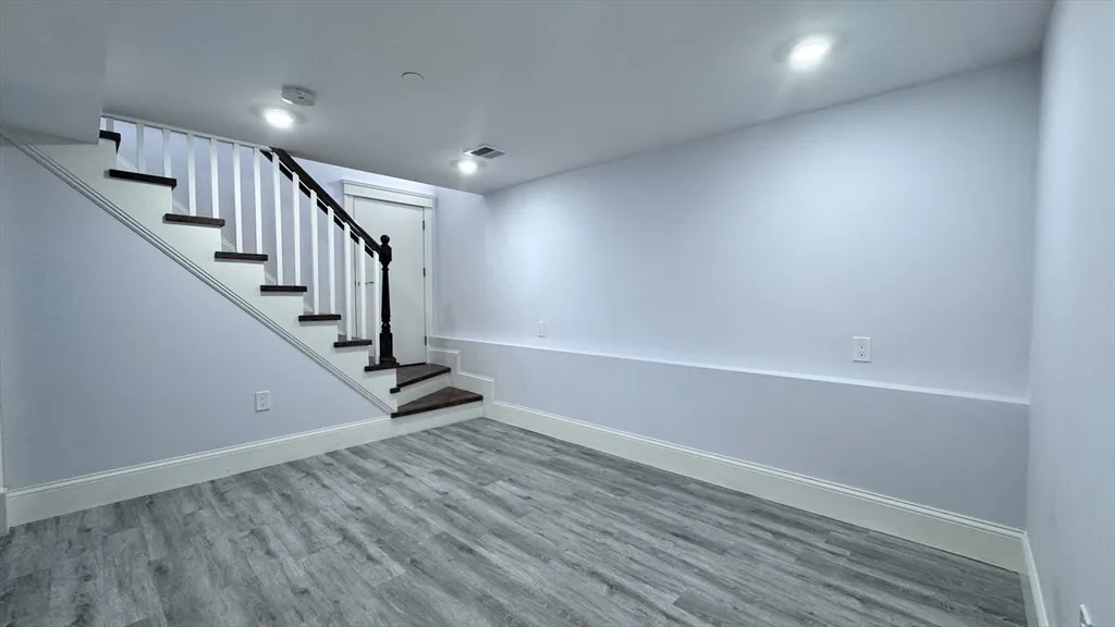 27 Aberdeen Rd, Powder House Square