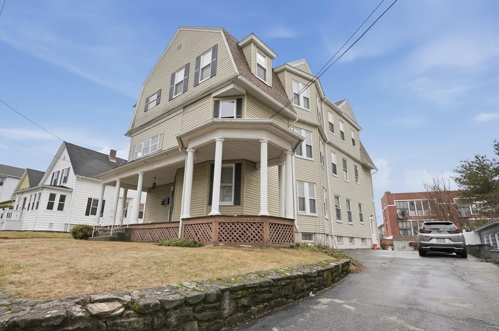34 King Philip Rd, Worcester