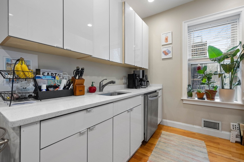 102 Chelsea St, East Boston