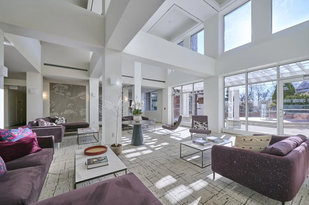 950 Massachusetts Ave, Harvard Square