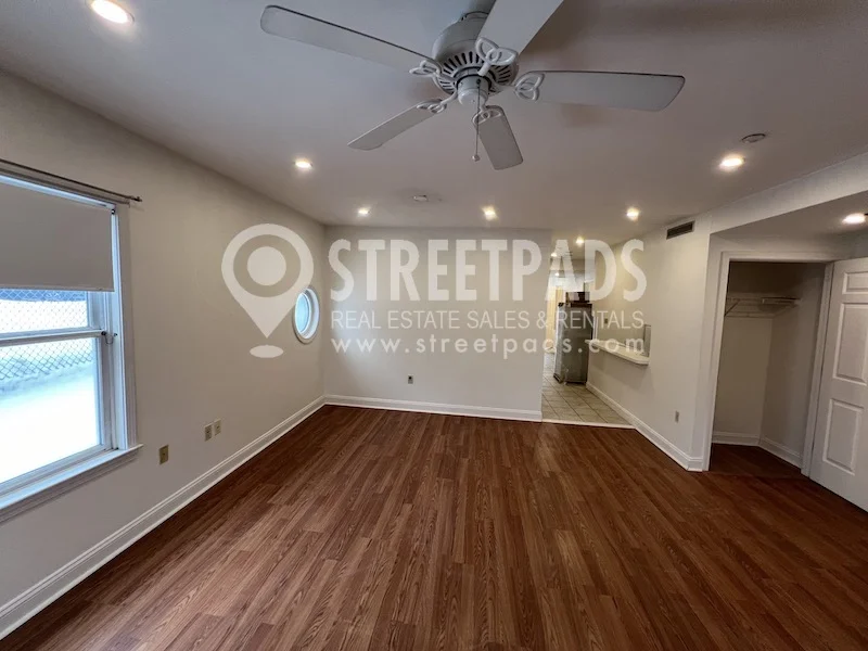 8 Glencoe St, Oak Square