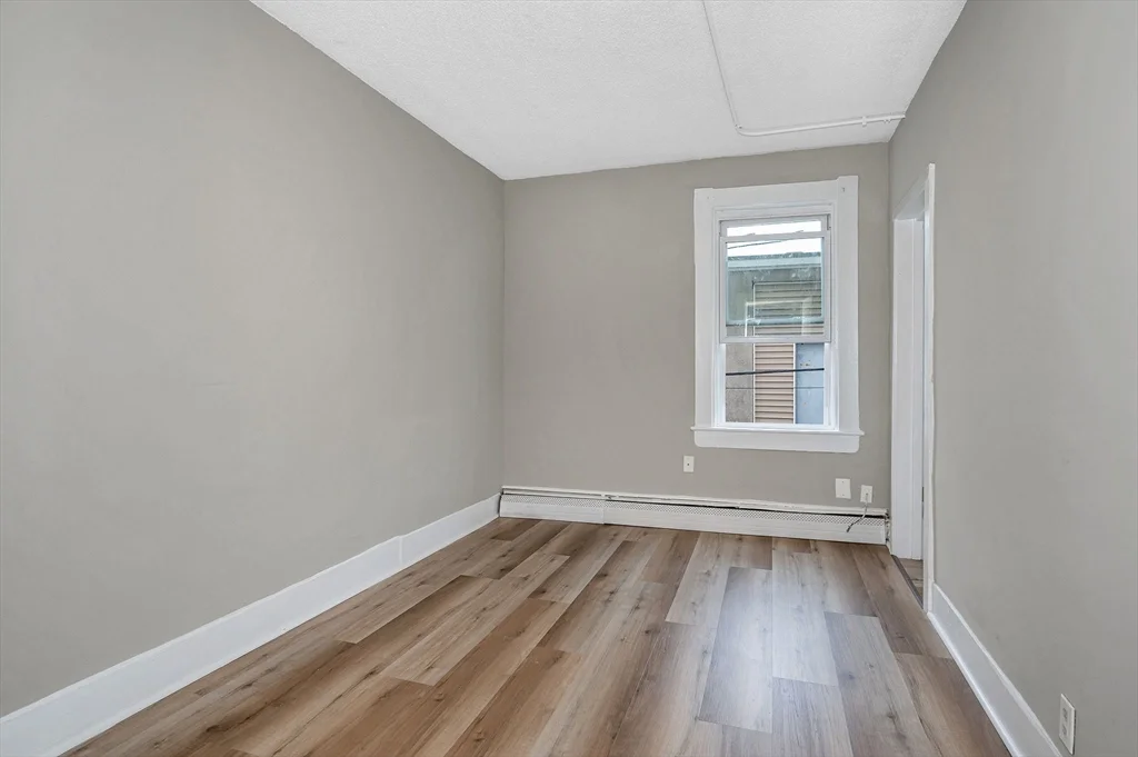 50 1/2 Common St, North Lawrence