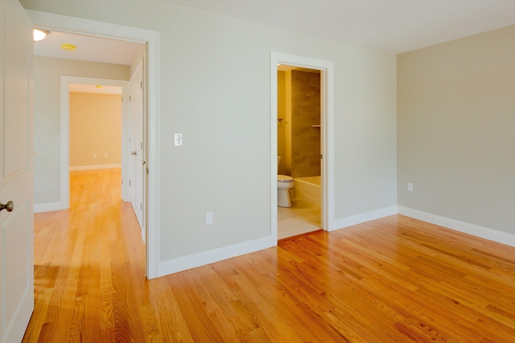 63 Bacon St, Waltham