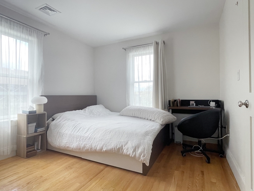 72 Holland, Winchester