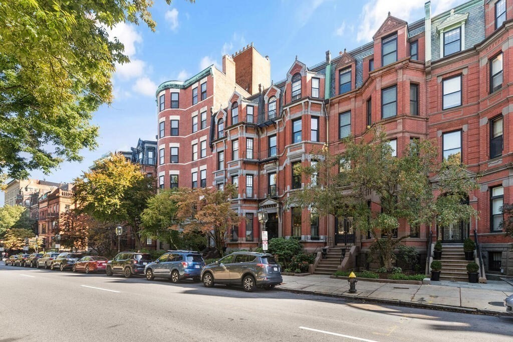 298 Commonwealth Ave, Back Bay