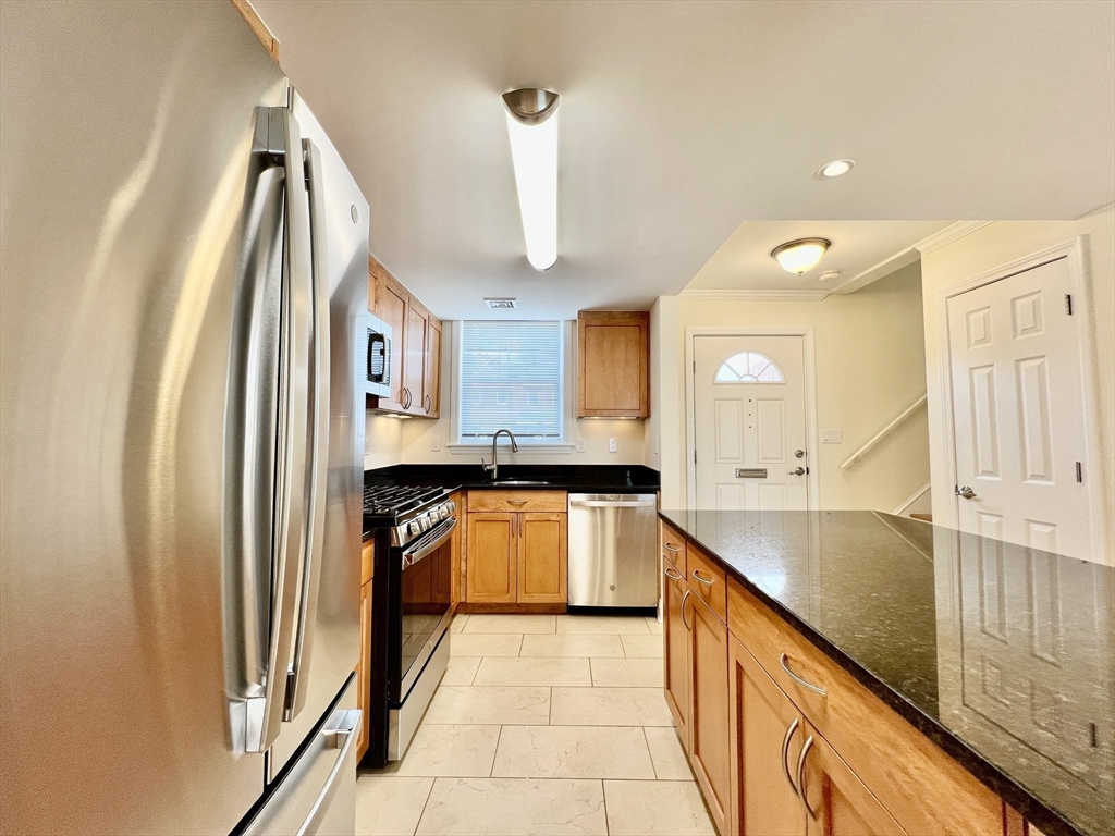 124 Thornton Rd, Chestnut Hill