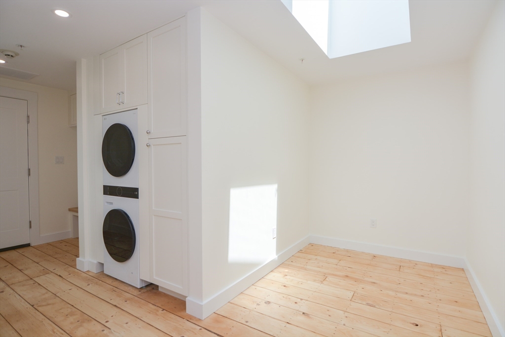 9 State St, Marblehead