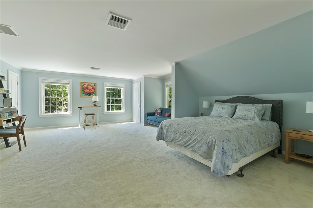 3 Wood Ln, Winchester