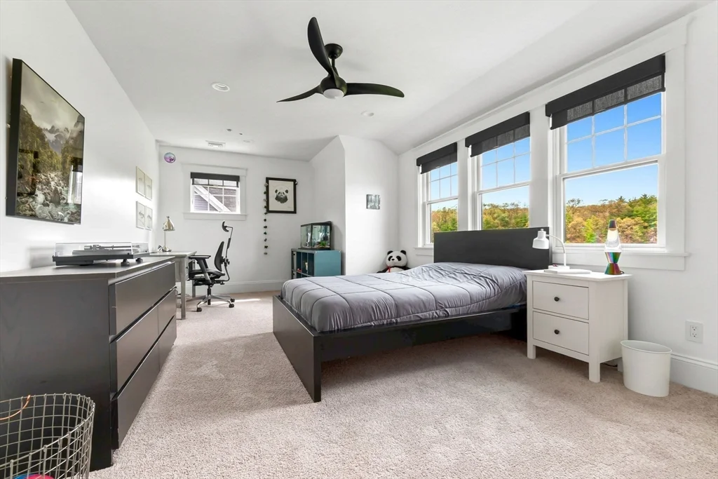 4 Gabaree Ct, Newburyport