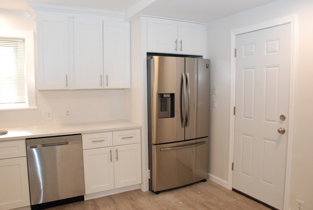 8 Sunset Rd, Wayland