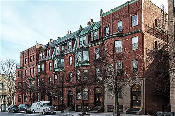 591 Beacon St, Fenway