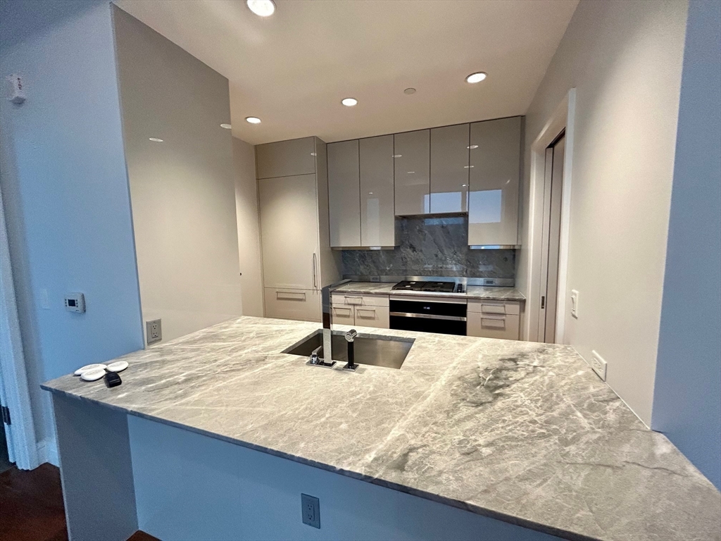 1 Dalton St, Back Bay