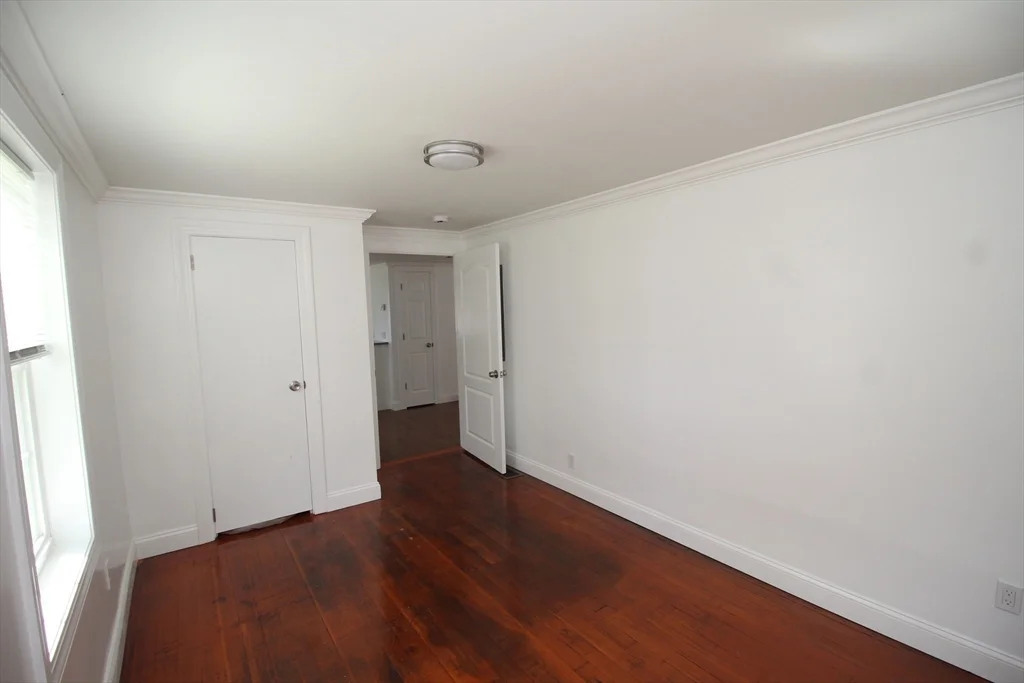96 Walnut Ln, Attleboro