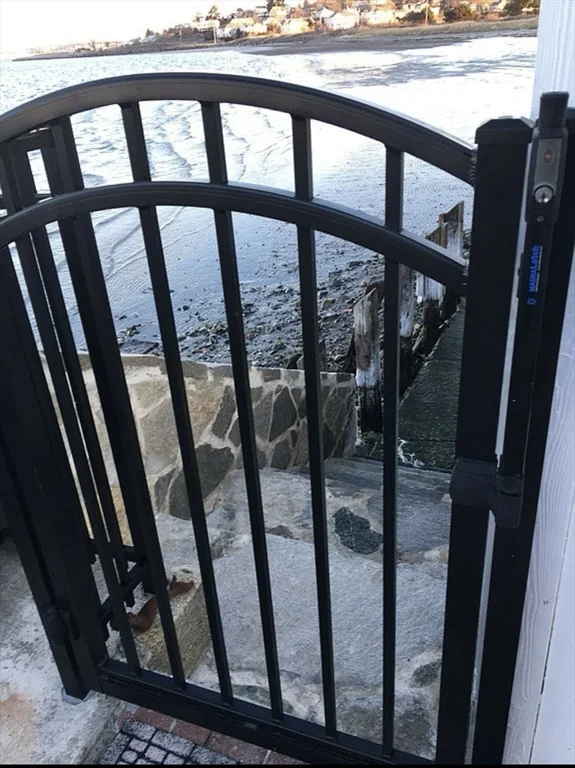 39 Castle Rd, Nahant