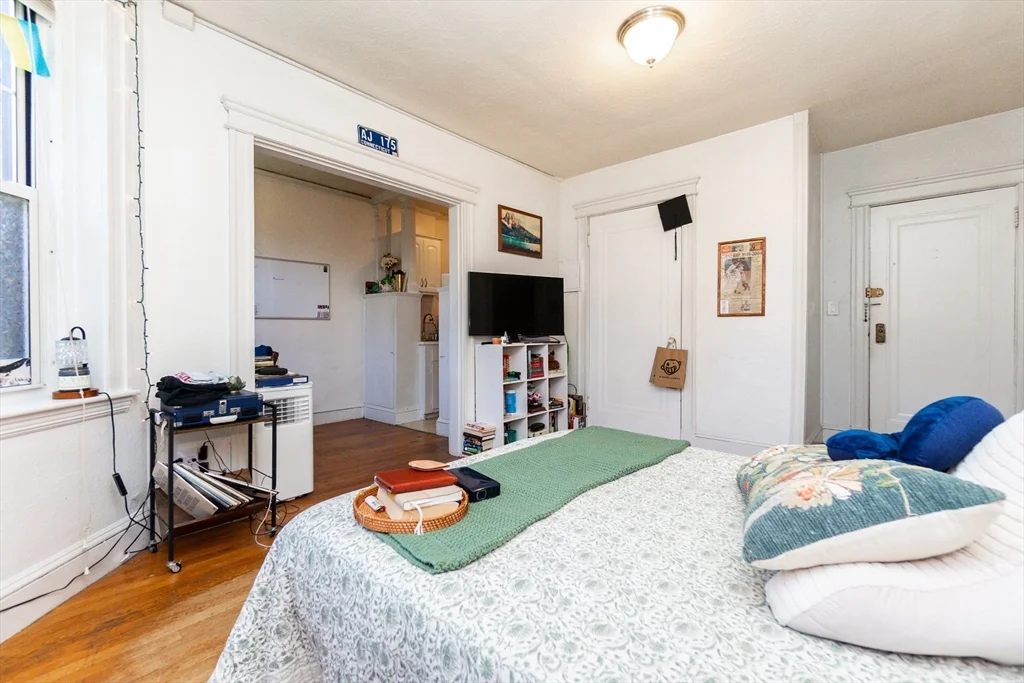 118 Riverway, Longwood