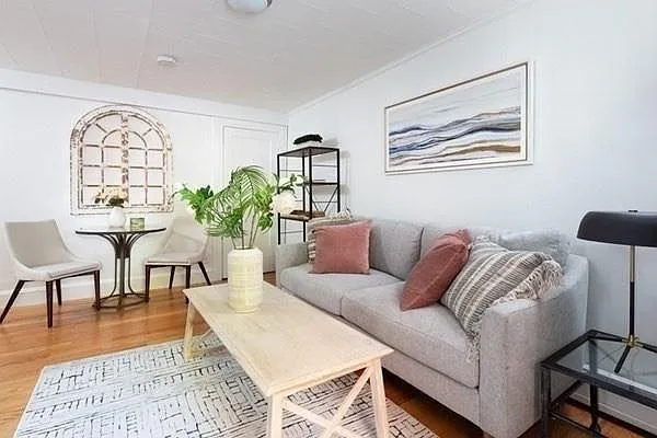 16 Chauncy St, Neighborhood Nine