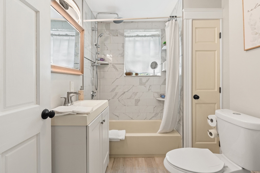 15 Millmont St, Roxbury