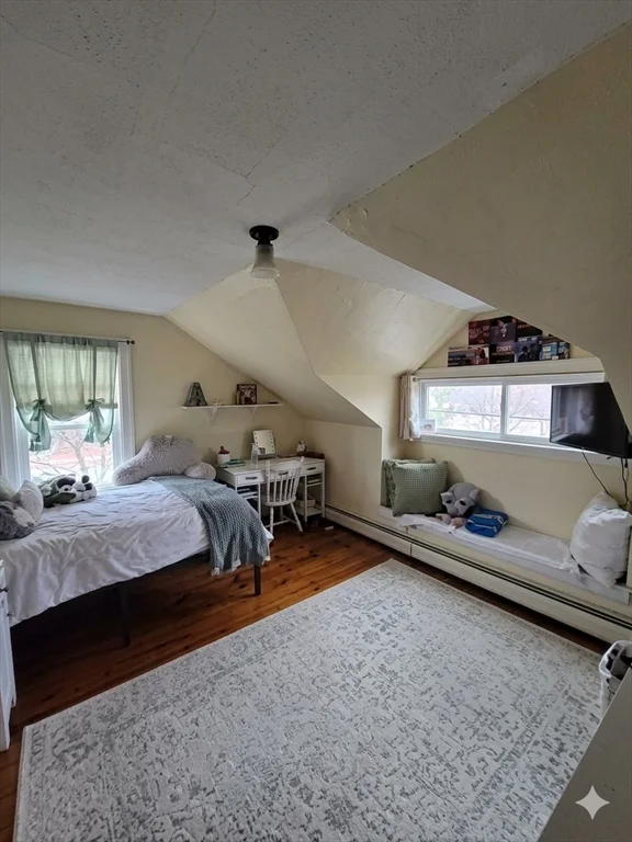 155 Amity St, Amherst