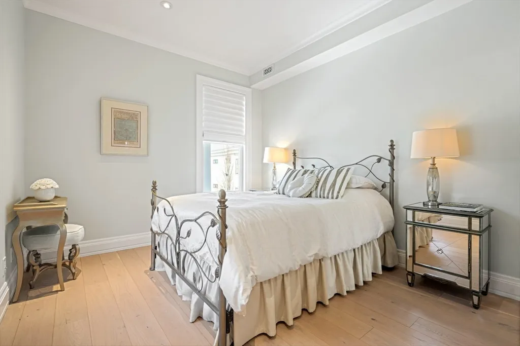 35 Littles Point Rd, Swampscott