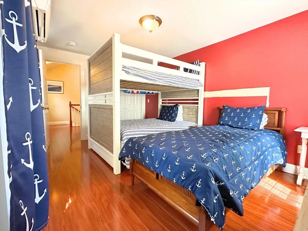 1 Pigeon Hill Ct, Rockport