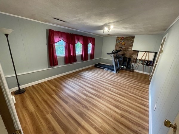 17 Ridley Rd, Dedham