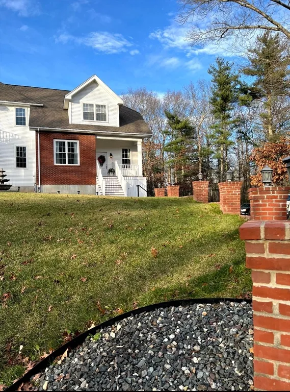 207 John Scott Blvd, Norton