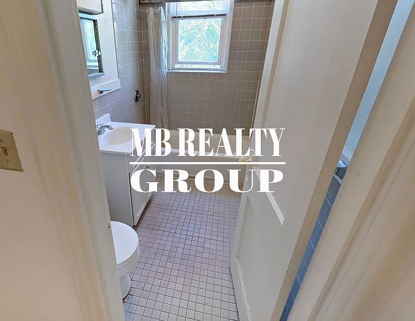 1 split bed, 1 bath apartment for rent at 11 Tetlow St Unit 17, Fenway — photo 6 of 8