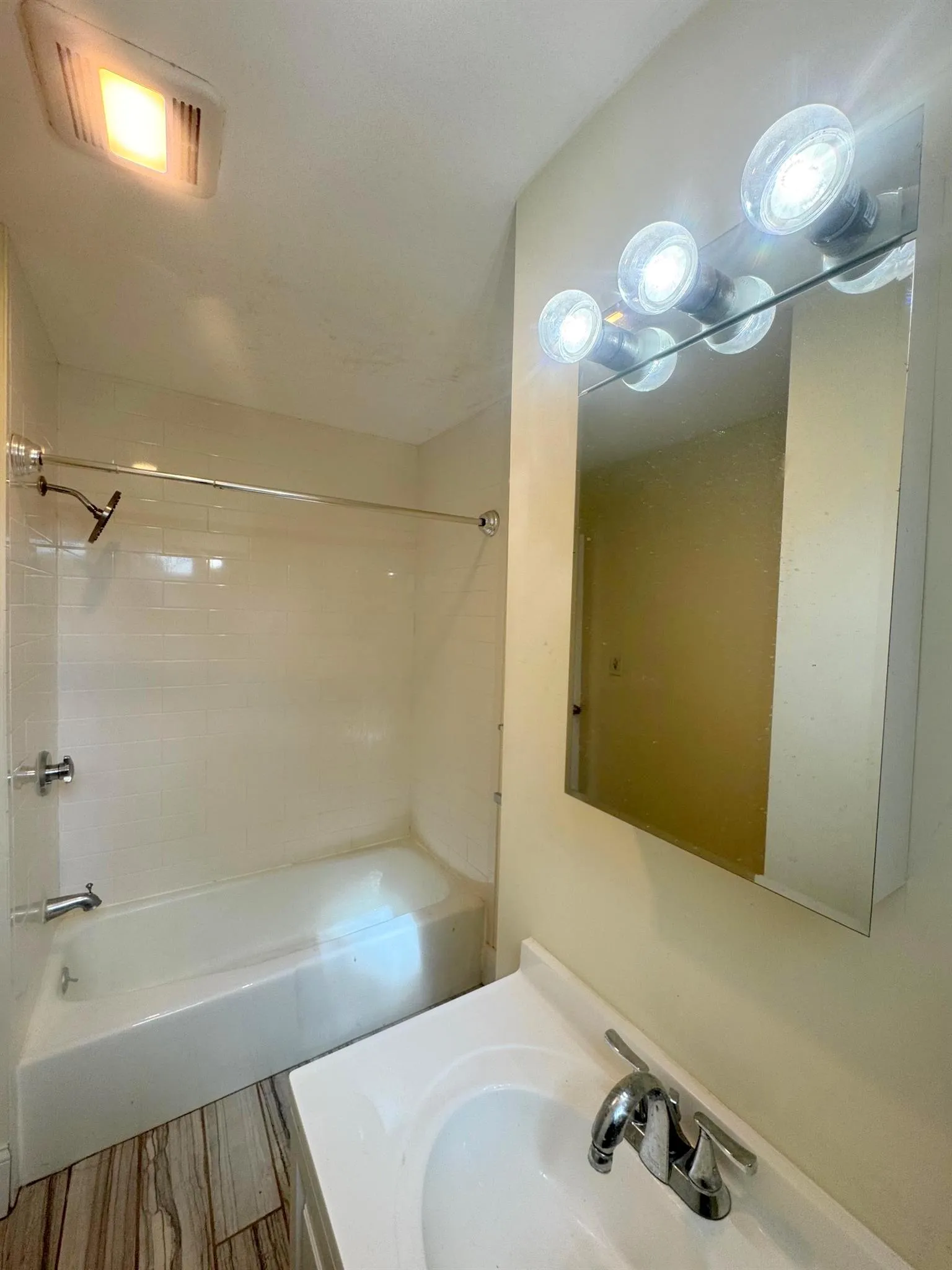 102 Sycamore St, Winter Hill