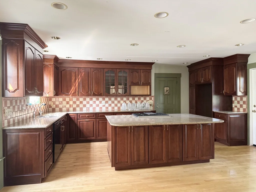 344 Lowell St, Lexington